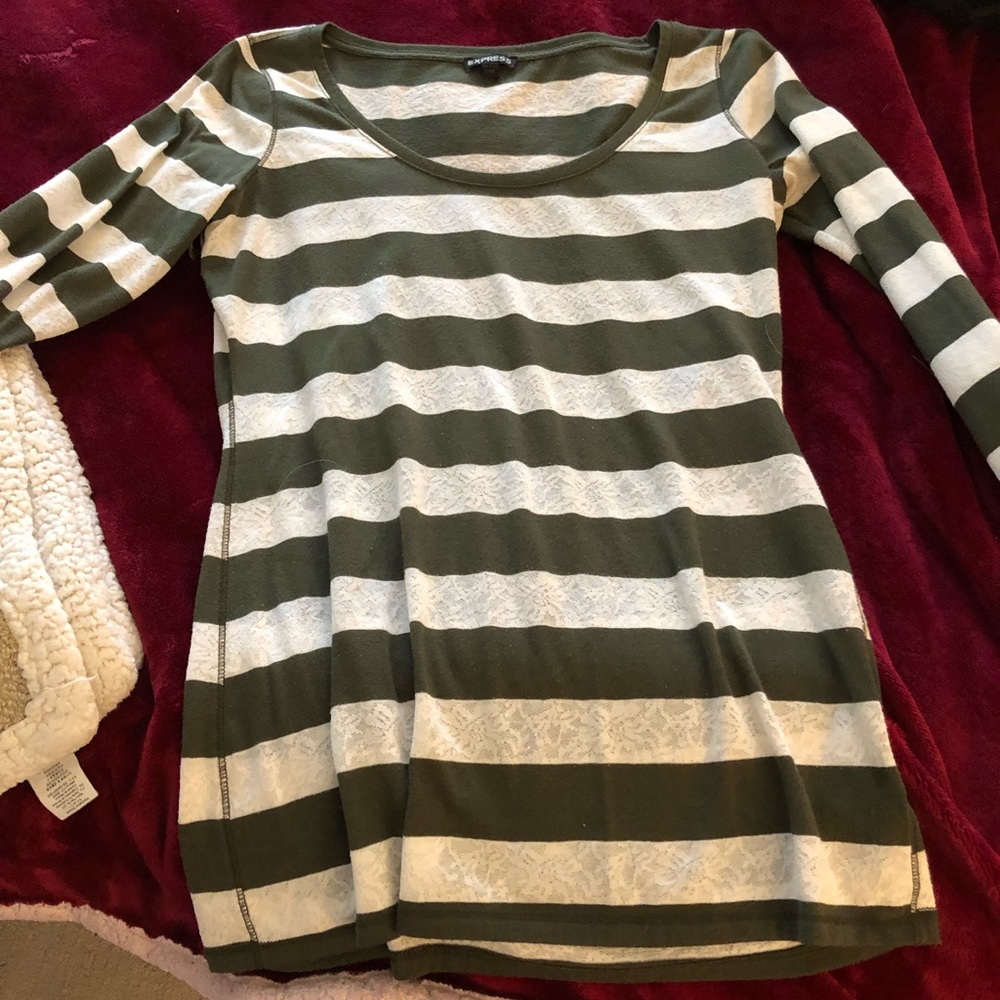 Green and white lace long sleeve teeshirt